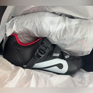 New in box size 40 Peloton spinning shoes